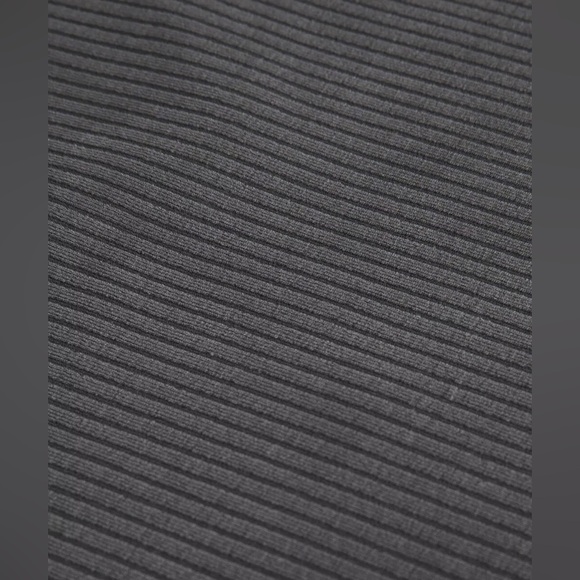 lululemon Ribbed Softstreme Cropped Tank Top Black Size 8 Tried On Once! - Picture 2 of 5